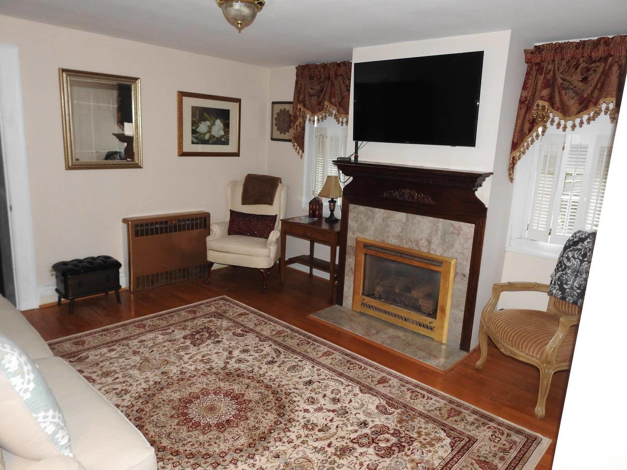 Magnolia Manor B&B Inn Вільямсбург Екстер'єр фото